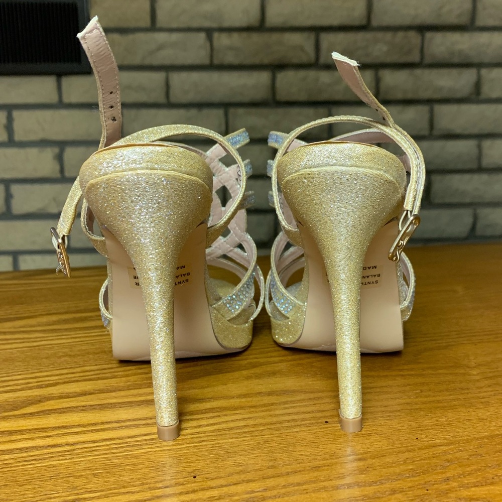 Gold high heels - Picture 4 of 5